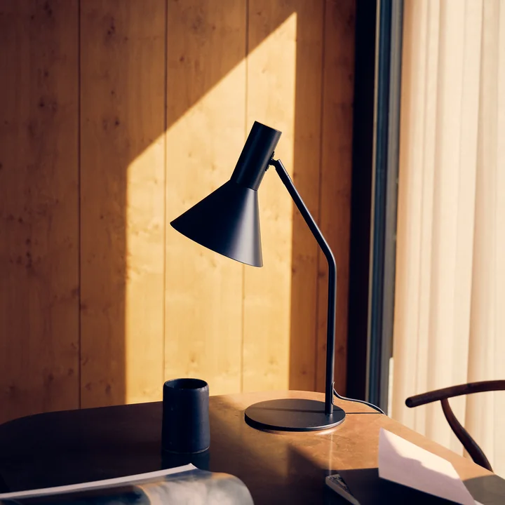 Lyss Tischleuchte, schwarz matt von Frandsen