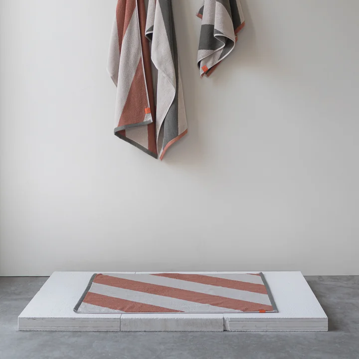 Mette Ditmer - Diagonal Badematte, 50 x 80 cm, brick