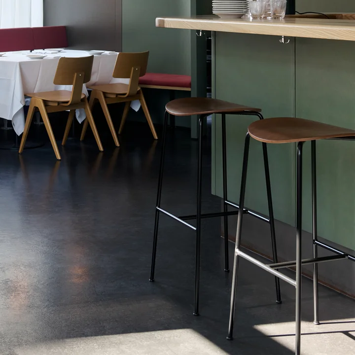 &Tradition - Pavilion AV37 Barhocker, H 68 cm, Walnuss 