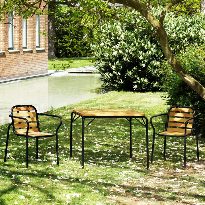 Normann Copenhagen - Vig Armlehnstuhl, schwarz / robinie mit Tisch