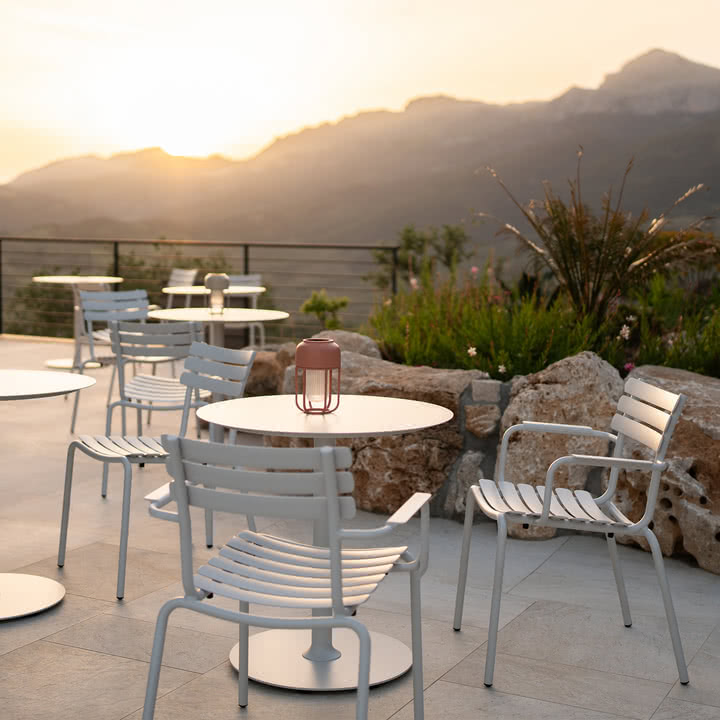 HOUE - Alua Outdoor Dining Armlehnstuhl, muted white