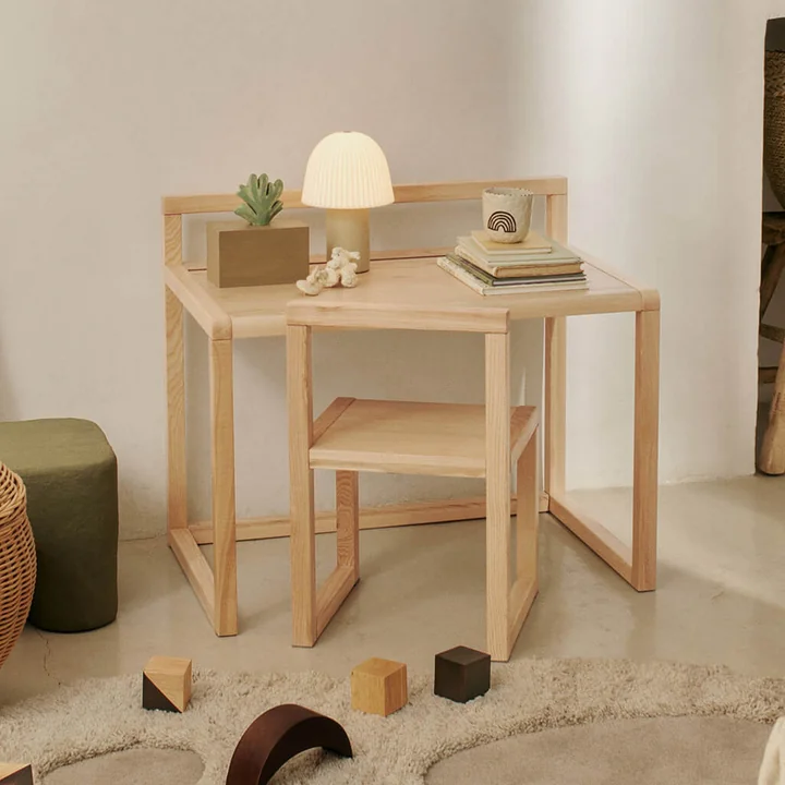 Ferm Living - Little Architect Stuhl, Kinderschreibtisch, Esche natur und Frill LED Tischleuchte