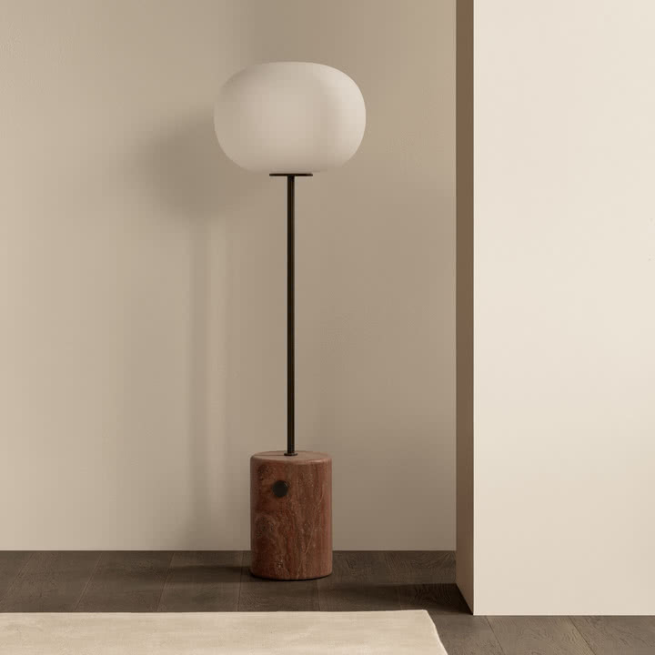 Audo - JWDA Stehleuchte, Travertin rot / Messing brüniert, H 130 cm