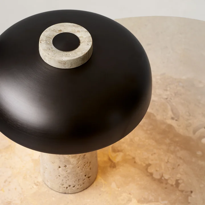 Audo - Reverse LED Tischleuchte mit Akku, Ø 24,5 x H 19,6 cm, Messing brüniert / Travertin-Stein