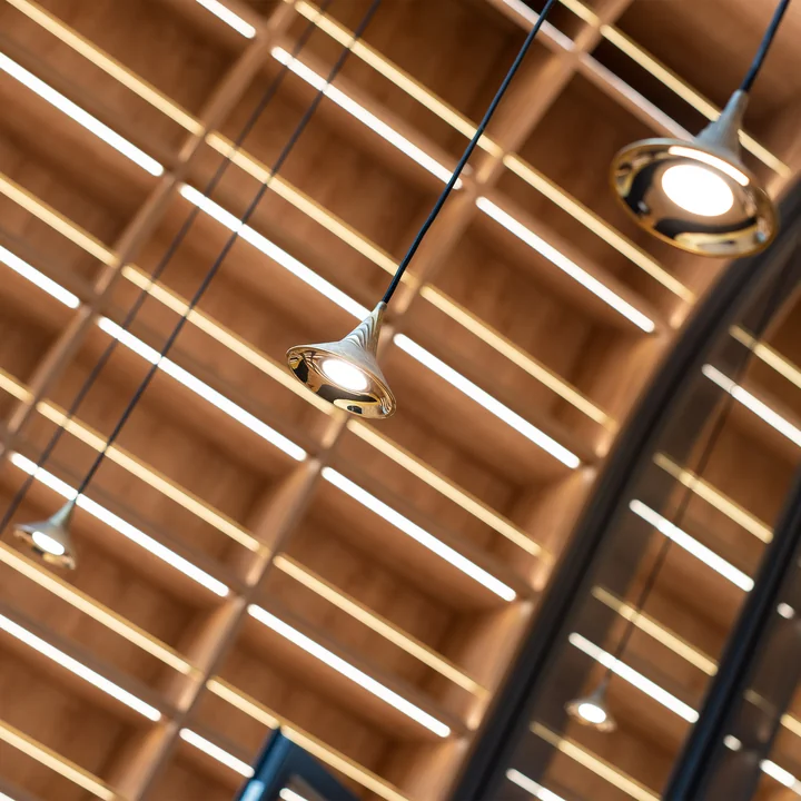 Artemide - Unterlinden LED-Pendelleuchte, Messing mit schwarzem Kabel