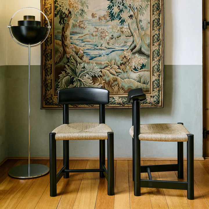 Gubi - Daumiller Stuhl, schwarz-braun / natur