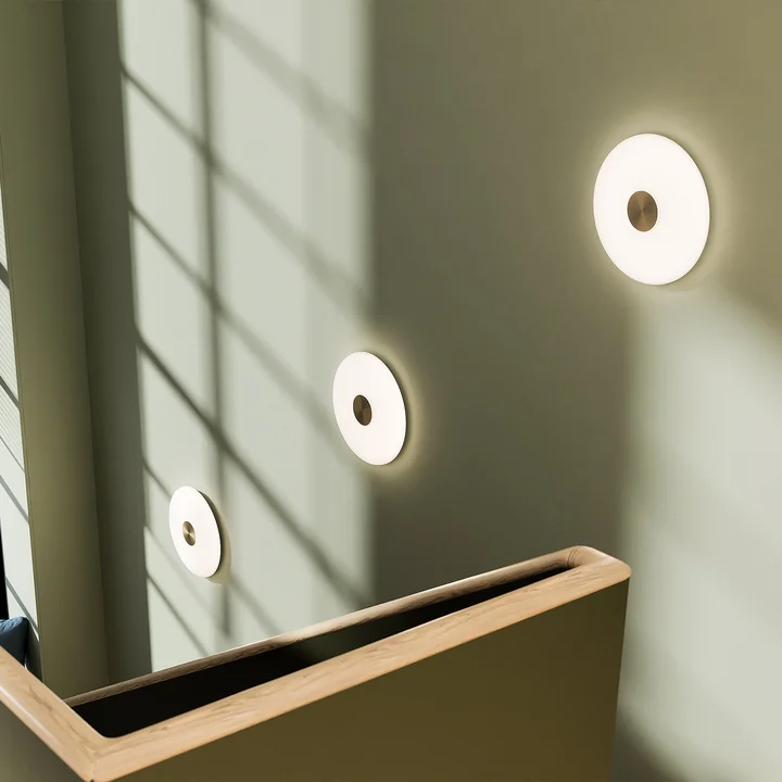 Northern - Glint LED Wandleuchte, large, opalweiß / Messing, Ø 36 cm