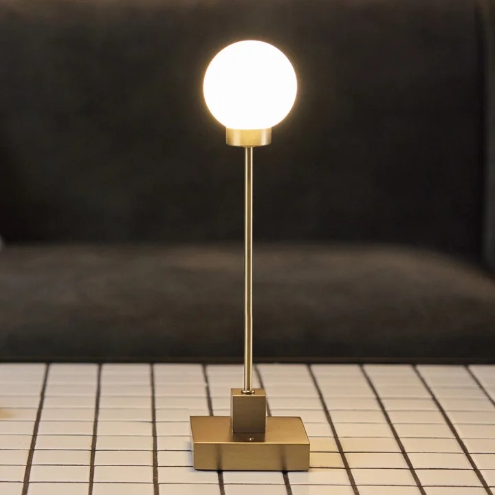 Northern - Snowball LED Tischleuchte mit Akku, Messing