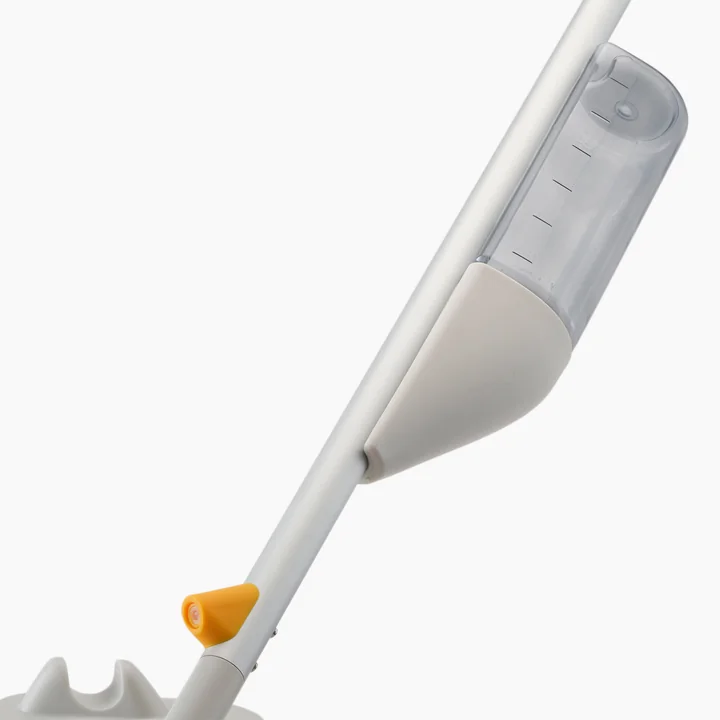 Joseph Joseph - CleanTech Sprühmop mit Scheuerschwamm, light stone