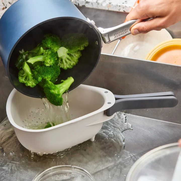 Joseph Joseph - Droplet Küchensieb mit faltbaren Griffen groß, stone