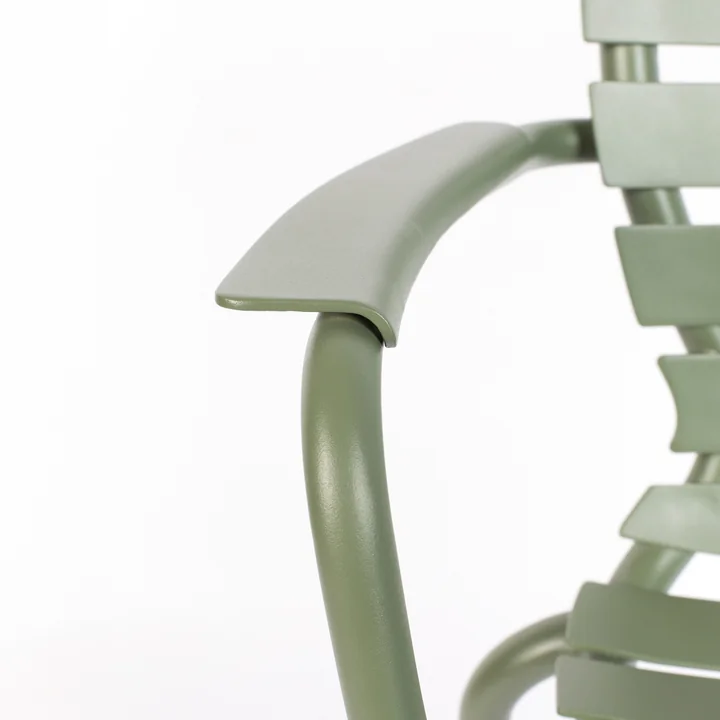 Zuiver - Vondel Gartenstuhl mit Armlehnen, grün