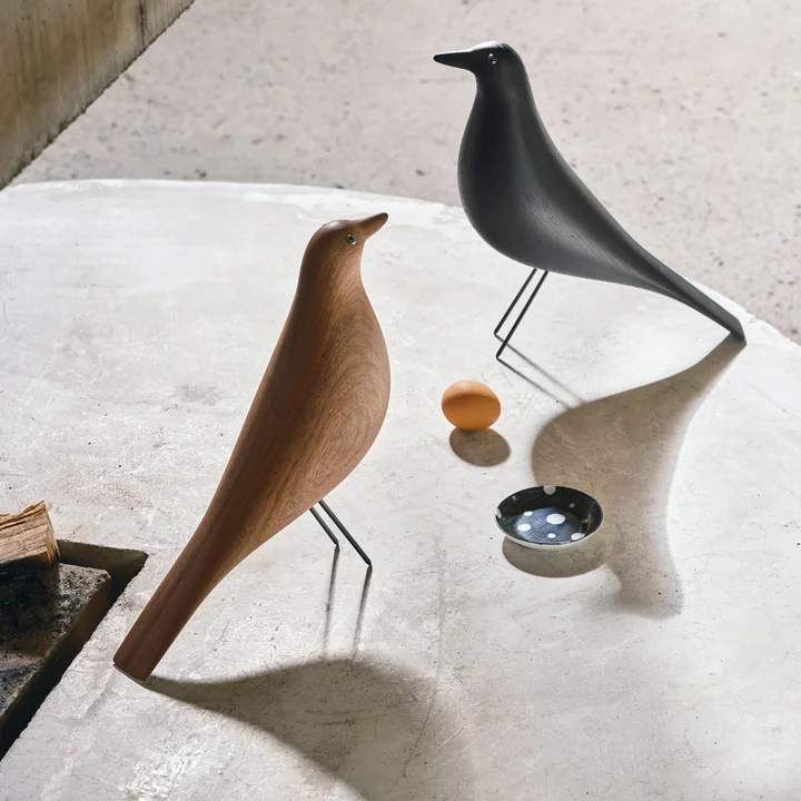 Vitra - Eames House Bird, Nussbaum dunkel geölt und Esche schwarz