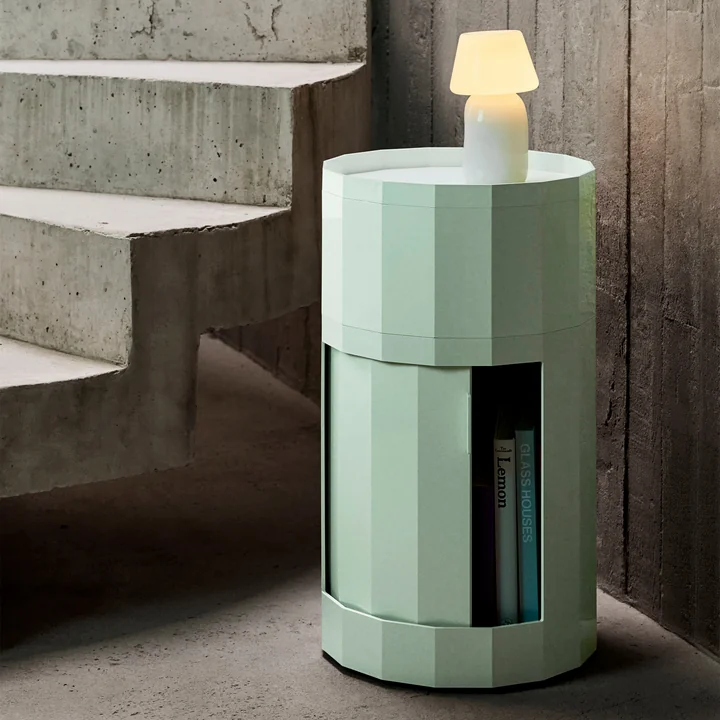 HAY - Facet Cabinet mit Füßen und Rollen, hoch, soft mint