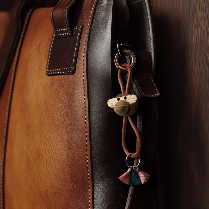 Kay Bojesen - Affe Schlüsselanhänger, Teak geölt / Limba geölt / silber / Leder schwarz