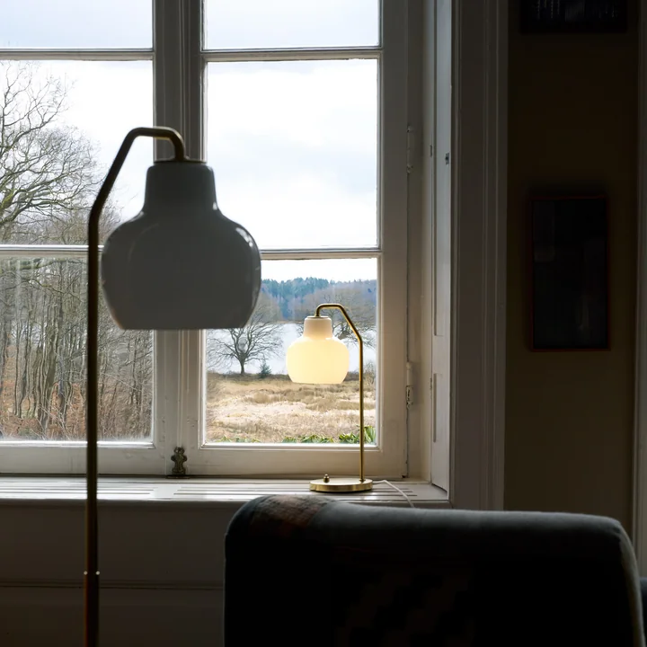 Louis Poulsen - VL Ring Crown Tischleuchte & Stehleuchte, messing / opal