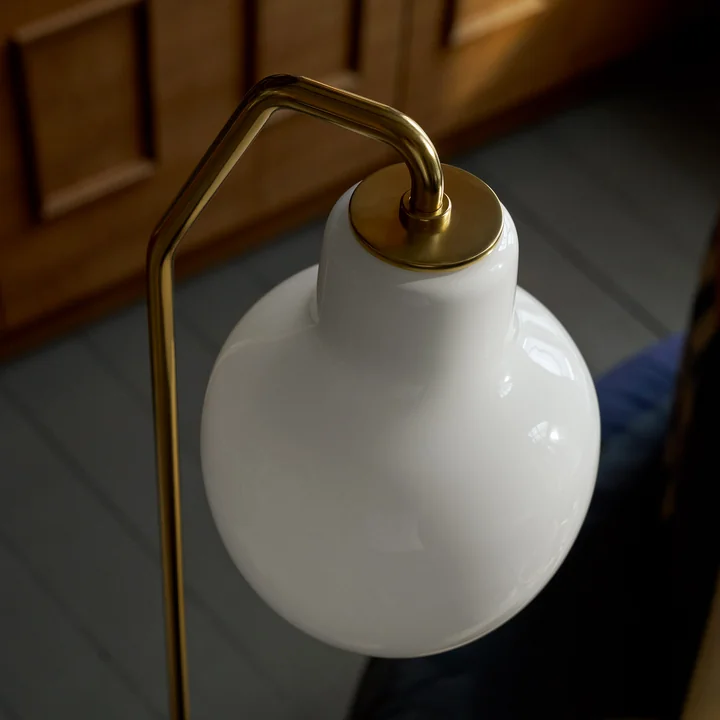 Louis Poulsen - VL Ring Crown Tischleuchte & Stehleuchte, messing / opal