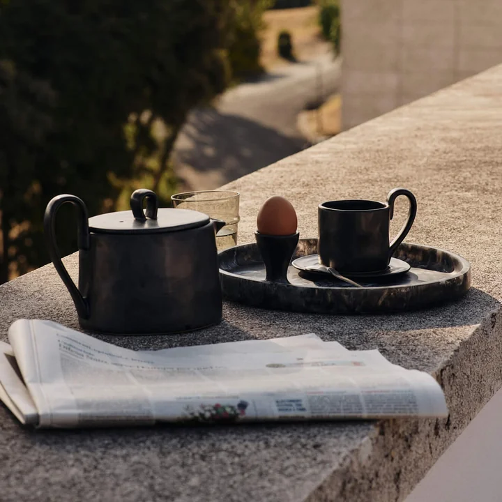 Ferm Living - Flow Teekanne, 150 cl, Tasse mit Untertasse und Eierbecher, schwarz