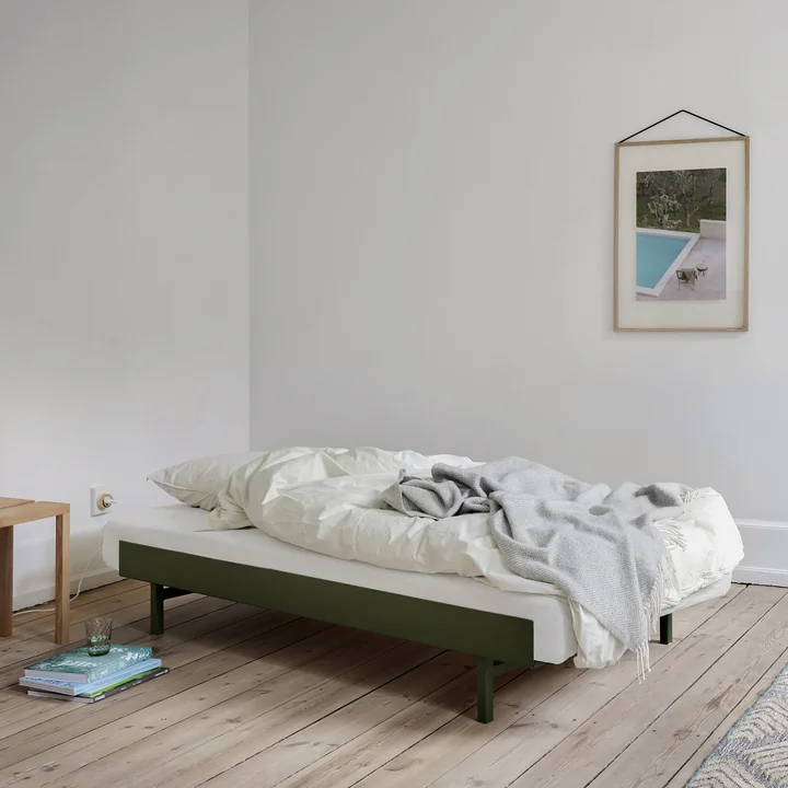 Moebe - Bett, 90 - 180 cm, H 39 cm / pine green