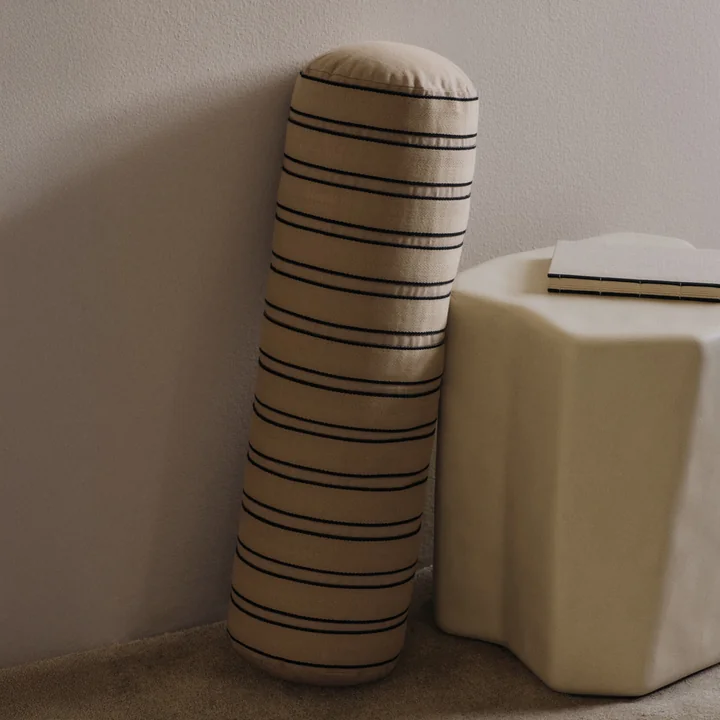 Ferm Living - Twill Nackenrolle, 60 cm, kaschmir / schwarz