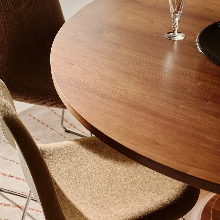 Gubi - Tavolo a Dischi Esstisch, amerikanischer Nussbaum