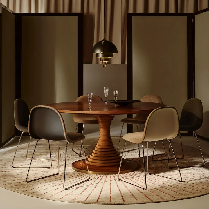 Gubi - Tavolo a Dischi Esstisch, amerikanischer Nussbaum