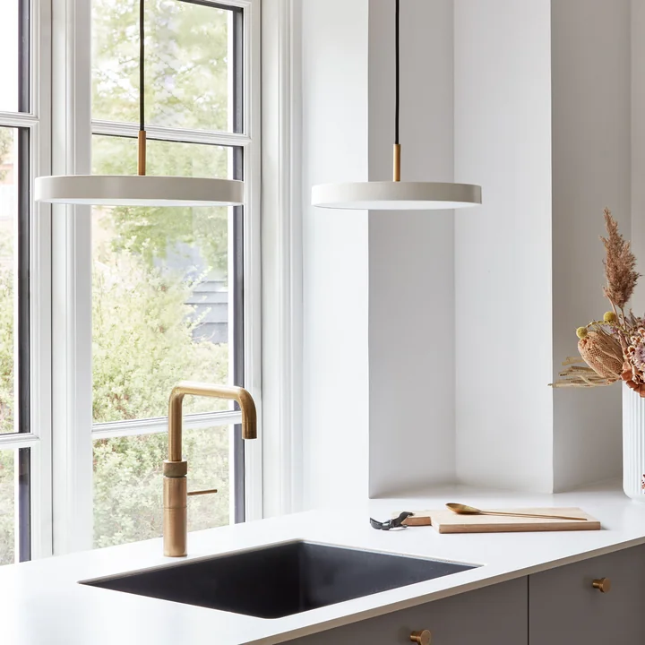 Umage - Asteria Mini LED-Pendelleuchte, Messing / pearl