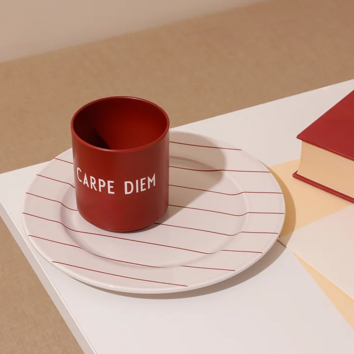 Design Letters - AJ Favourite Porzellan Becher, Carpe Diem / burgundy