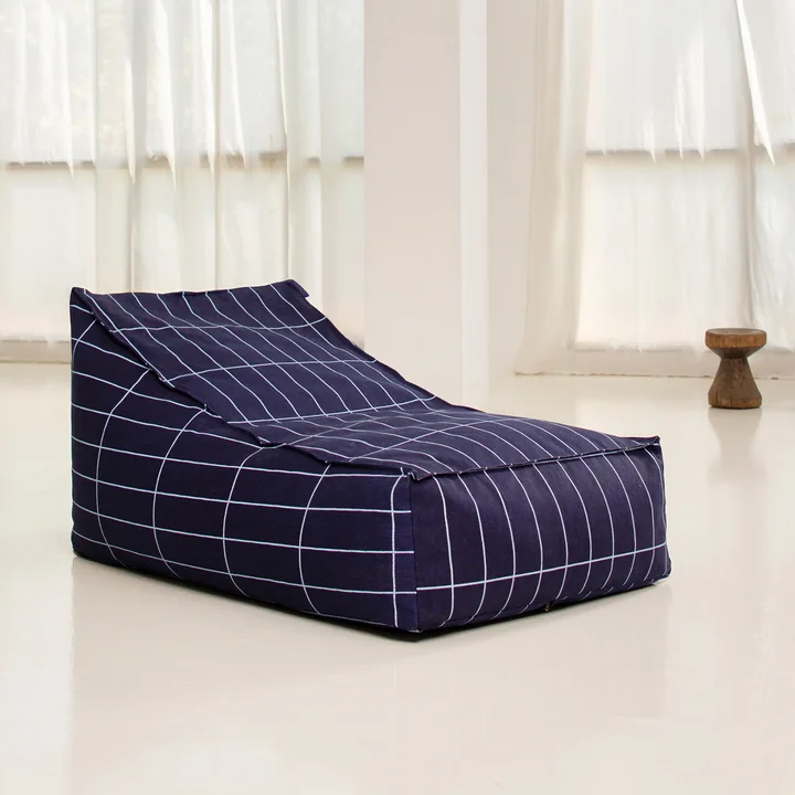 Nobodinoz - Vibes Long Sitzsack (für Erwachsene), navy blue grid