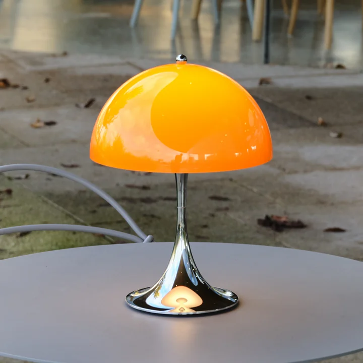 Louis Poulsen - Panthella 250 Portable V3 Akku LED-Tischleuchte, chrom / original opal orange