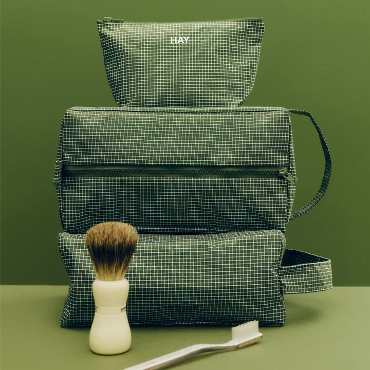 HAY - Grid Wash Bag M, dunkelgrün