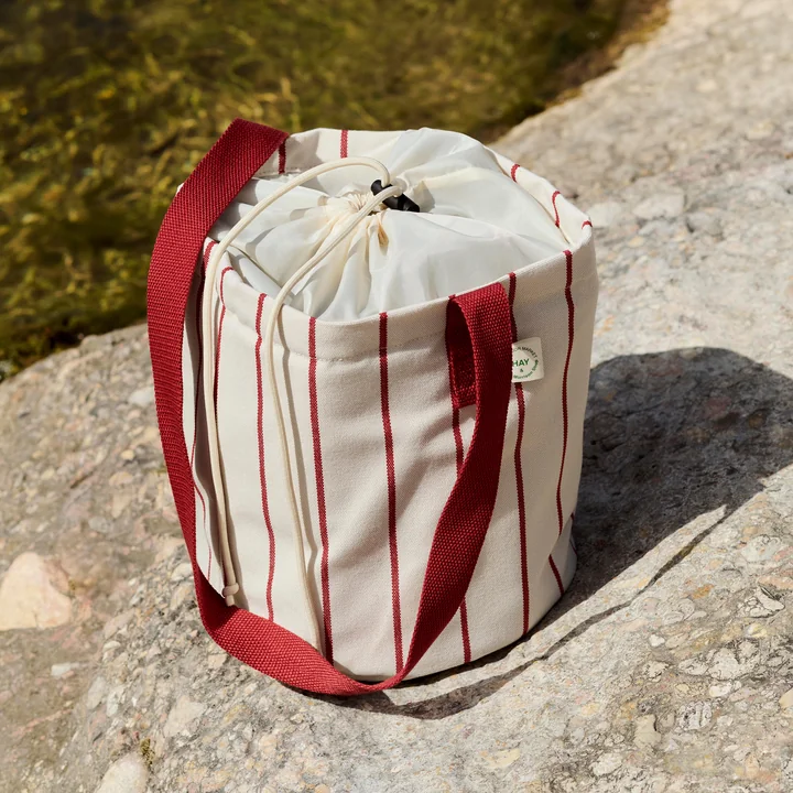 HAY - Outdoor Market Flaschentasche M, beige mit roten Streifen