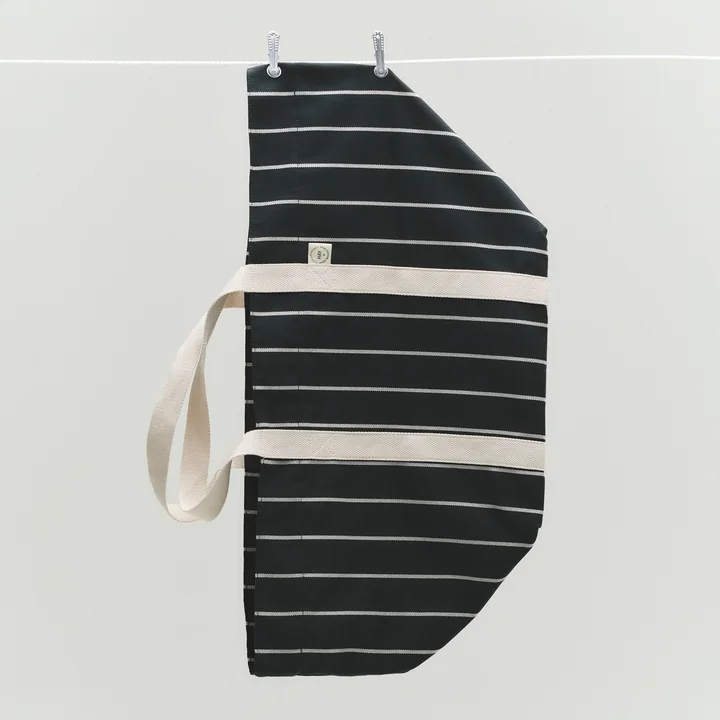 HAY - Outdoor Market Picknick Tasche M, schwarz mit beigen Streifen
