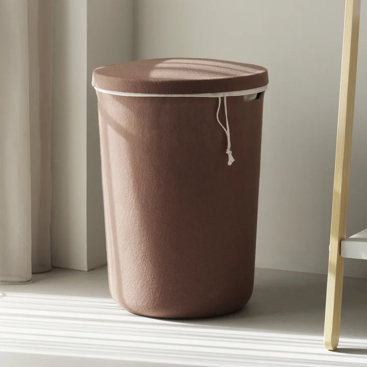 Normann Copenhagen - Hide Wäschekorb, braun mit Baumwollbeutel