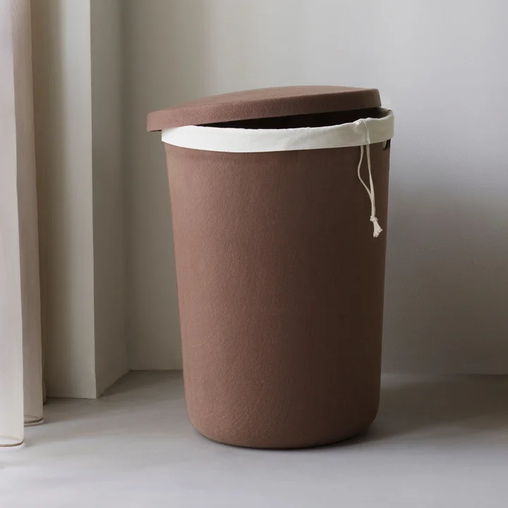 Normann Copenhagen - Hide Wäschekorb, braun mit Baumwollbeutel