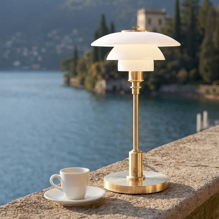 Louis Poulsen - PH 1/1 Portable Akku LED-Tischleuchte, Messing / Opalglas