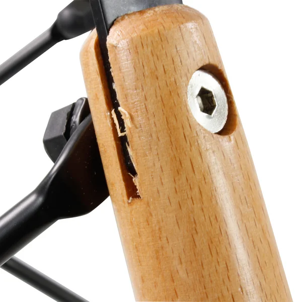 Die Verarbeitung des Plagiats des Eames Plastic Side Chair DSW im Detail