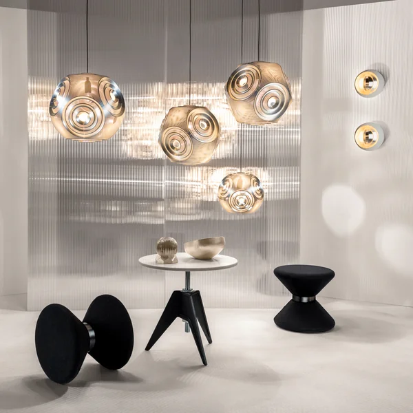 Die Tom Dixon - Curve Pendelleuchte und Curve Wandleuchte