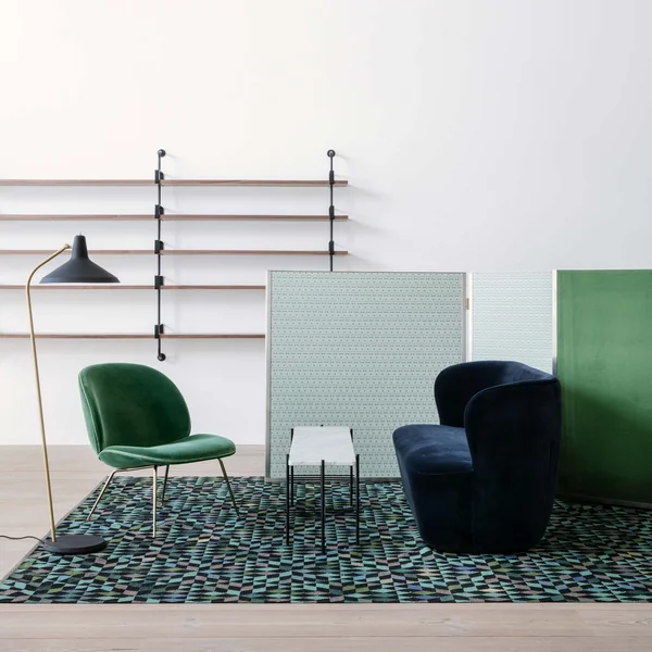 Beetle Lounge Chair von Gubi im Wohnzimmer