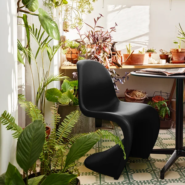 Panton Chair von Vitra in basic dark