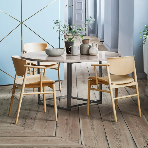 Der Fritz Hansen - N01 Armlehnstuhl in Buche am Esstisch