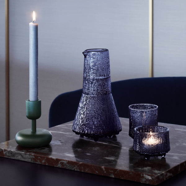 Die Iittala - Ultima Thule Kollektion, regen: Karaffe - Glas - Teelichthalter und der Nappula Kerzenständer, moosgrün