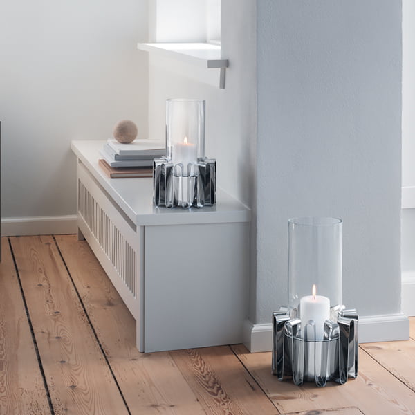 Frequency Hurricane Windlicht von Georg Jensen auf der Kommode