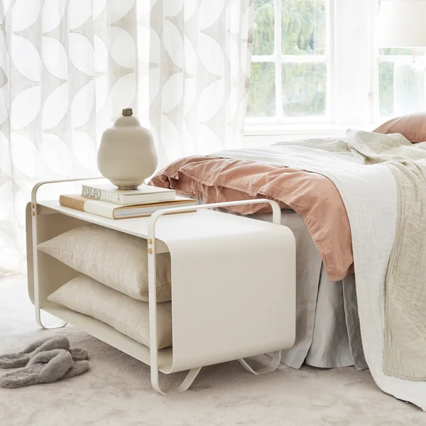 Bank Ninne, weiß von Eldvarm im Schlafzimmer