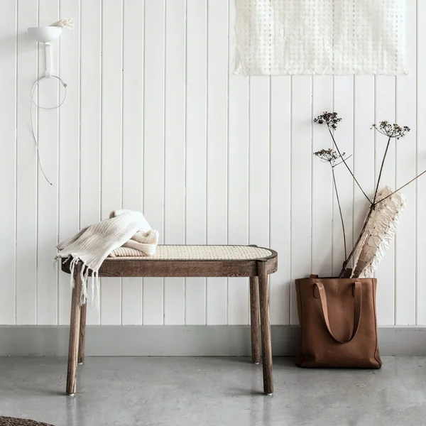 Schlanke Bank aus Eichen-Holz 