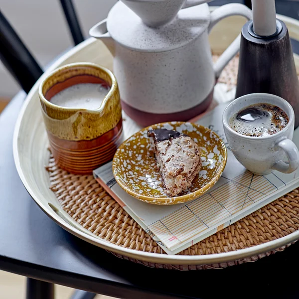 Taupe Espresso-Tasse von Bloomingville in crémeweiß