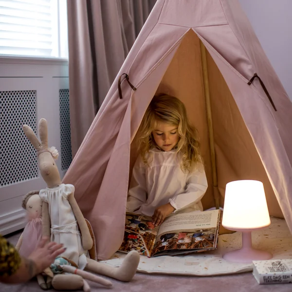 Die praktische Koziol Akku Tischleuchte in weiß