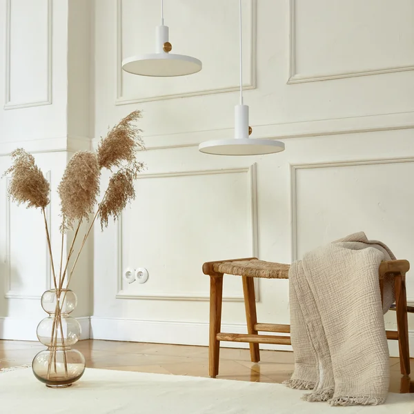 Mood Pendelleuchte von yunic und die Sphere Glasvase von Collection