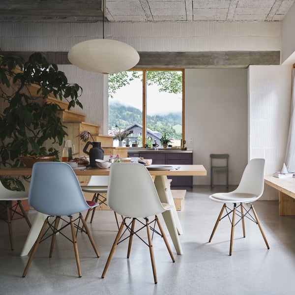 Vitra - Eames Plastic Side Chair DSW, Esche honigfarben