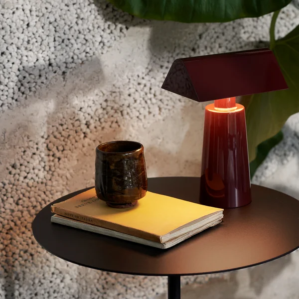 Caret MF1 Akkuleuchte, dark burgundy von &Tradition