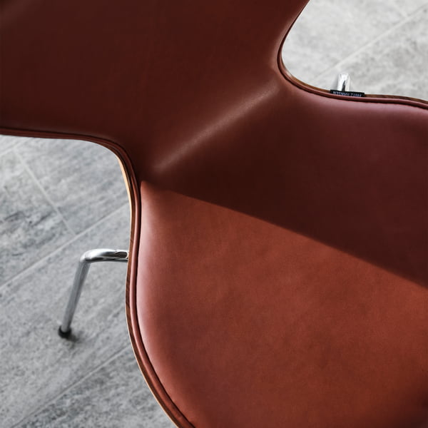 Serie 7, Stuhl, Leder kastanienbraun / Gestell Chrome von Fritz Hansen